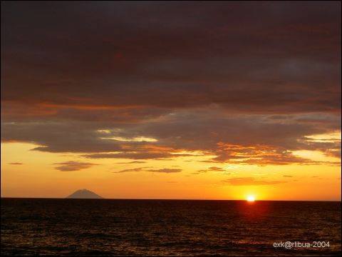 0265-tropea_mit_stromboli.jpg