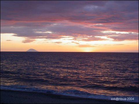 0266-tropea_mit_stromboli.jpg